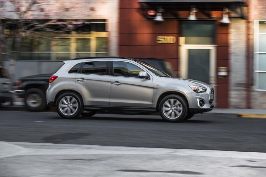  Mitsubishi Outlander Sport SE 2014 года  (фото 9 из 9)